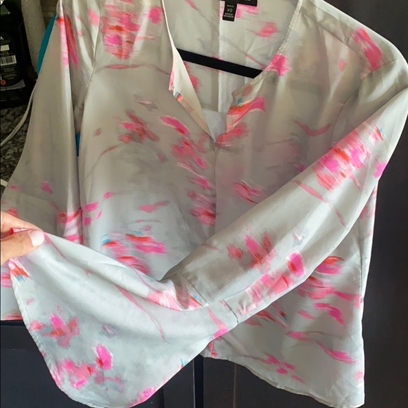 Bell sleeve blouse - Picture 2 of 2